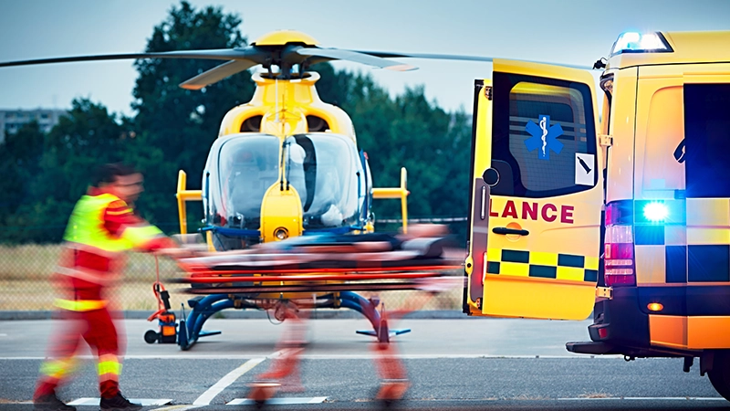 Cooperation between air rescue service and emergency medical service on the ground.